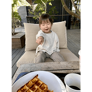 ママだけ美味しそうなもの食べてる！！私もちょうだい！！