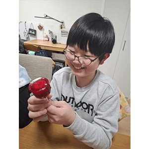 りんご飴が固すぎてかじれなくて、思わず笑ってしまったよ