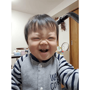 しわくちゃ笑顔。赤ちゃん特有です。ずっと笑う太陽でいてね
