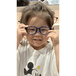 キッザニア甲子園で作ったメガネが嬉しくて。
