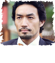 金丸　役（大谷亮平）