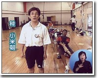 綱引の練習会場を訪れた小米朝さん