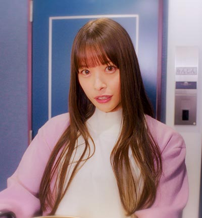 隣人さん役 八木奈々